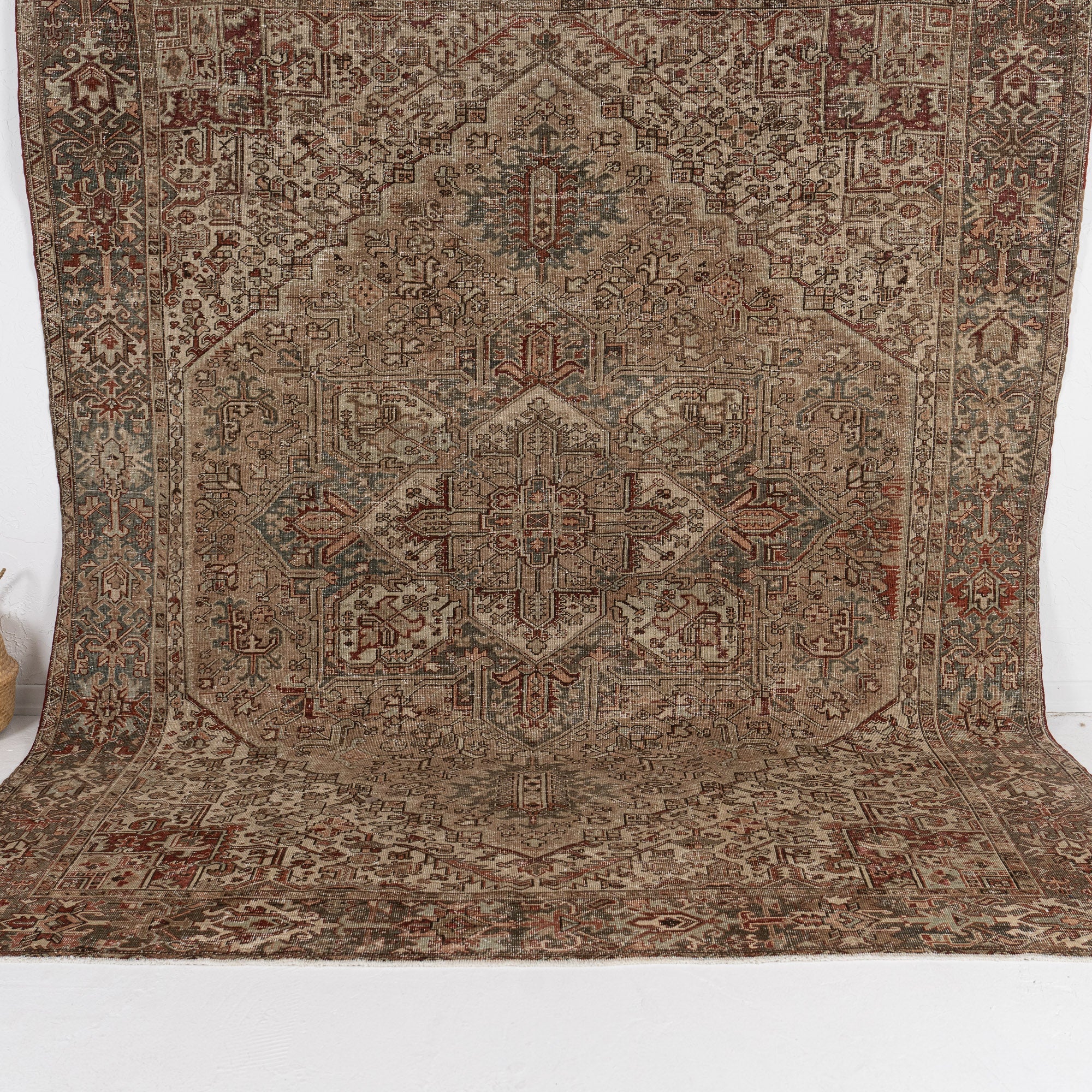 Faelith - Oriental Rug, Handcrafted for Luxury Living