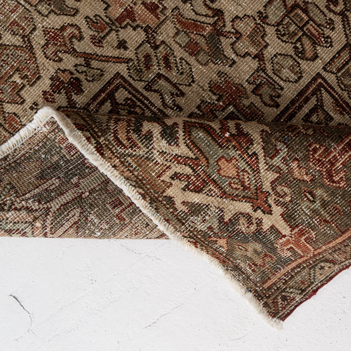 Faelith - Oriental Rug, Handcrafted for Luxury Living