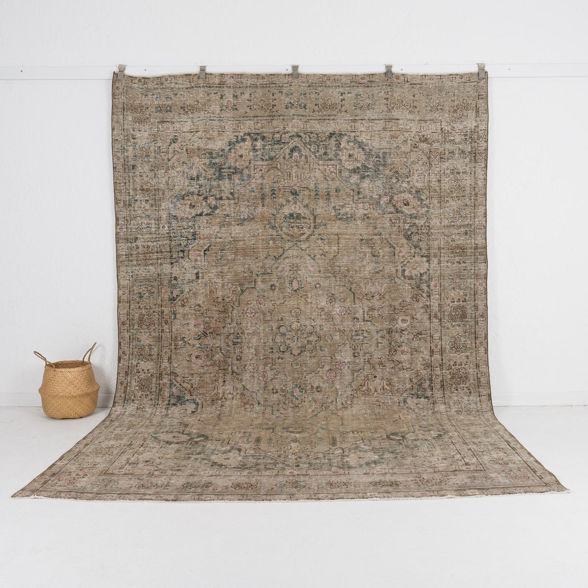 beige vintage 7x10 area rug - perfect for the living room, bedroom, office, dining room, kitchen