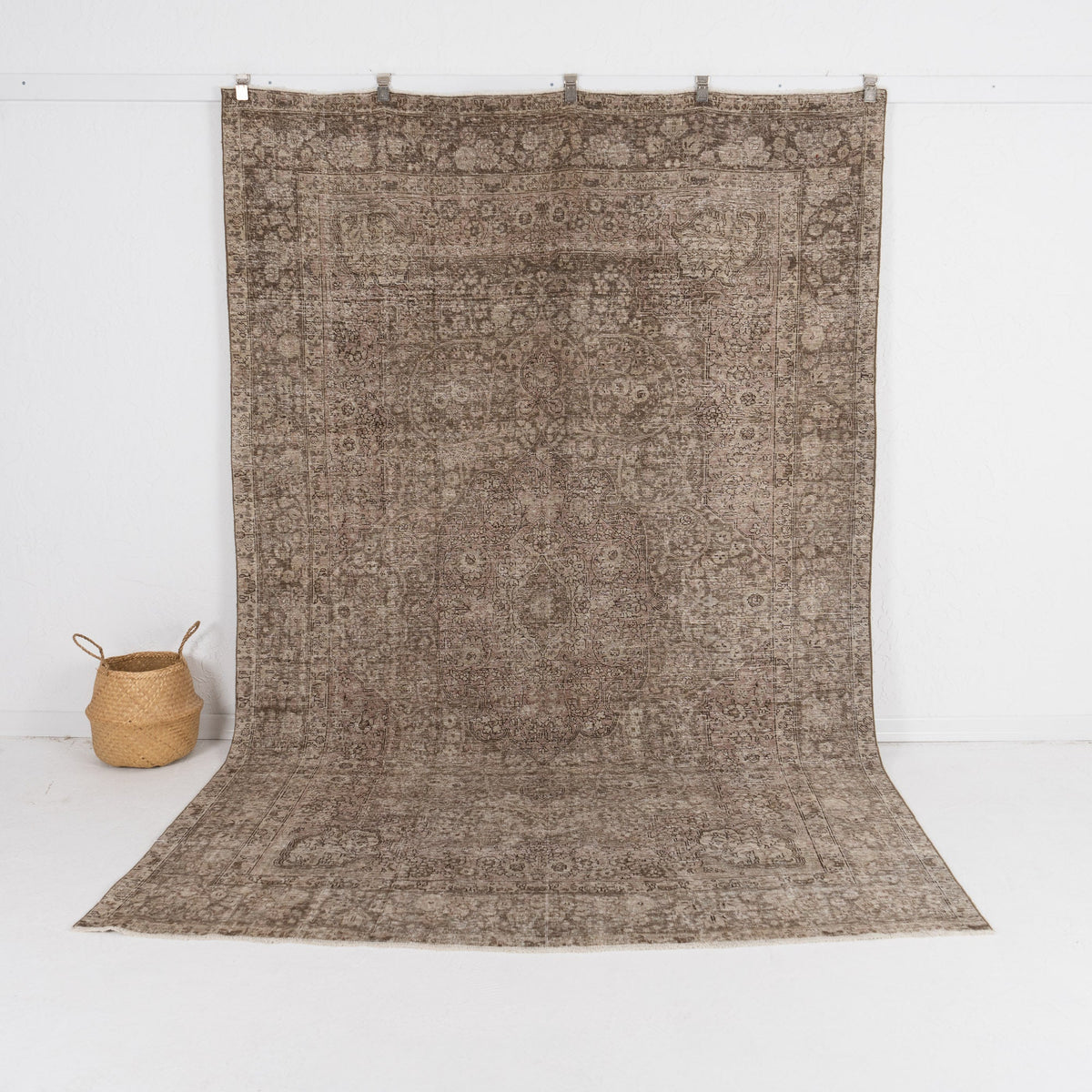 brown vintage 7x10 area rug - perfect for the living room, bedroom, entryway, office, dining room