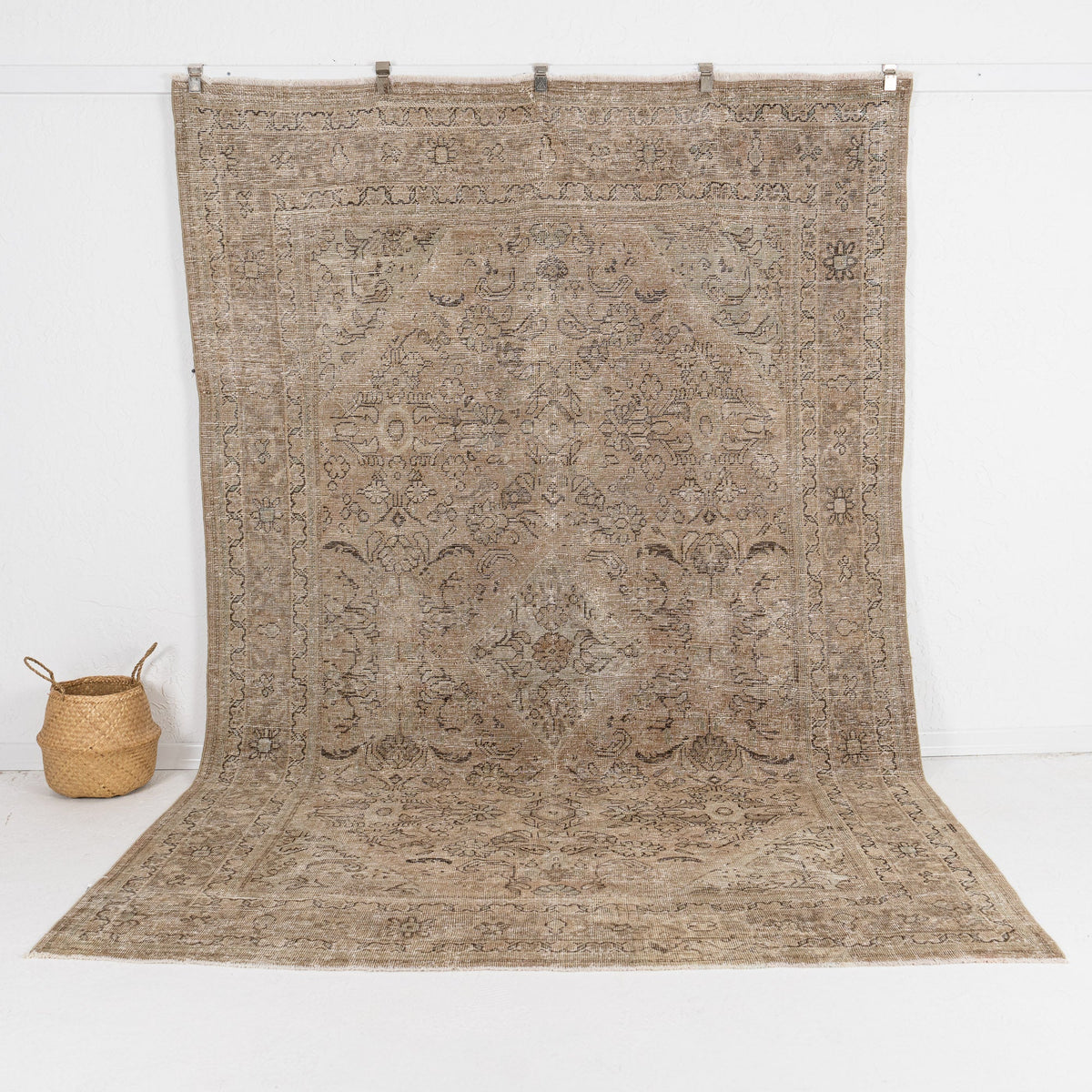 beige vintage 7x11 area rug - perfect for the living room, bedroom, office, dining room, entryway