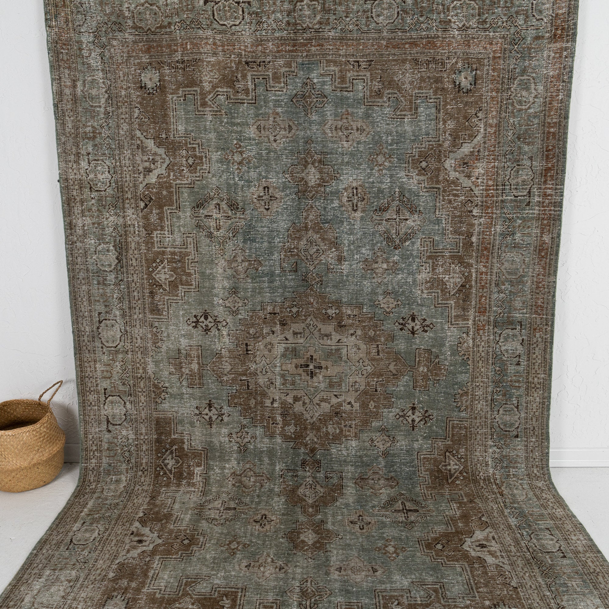 Amelina - Turkish Rug, Authentic and Vintage
