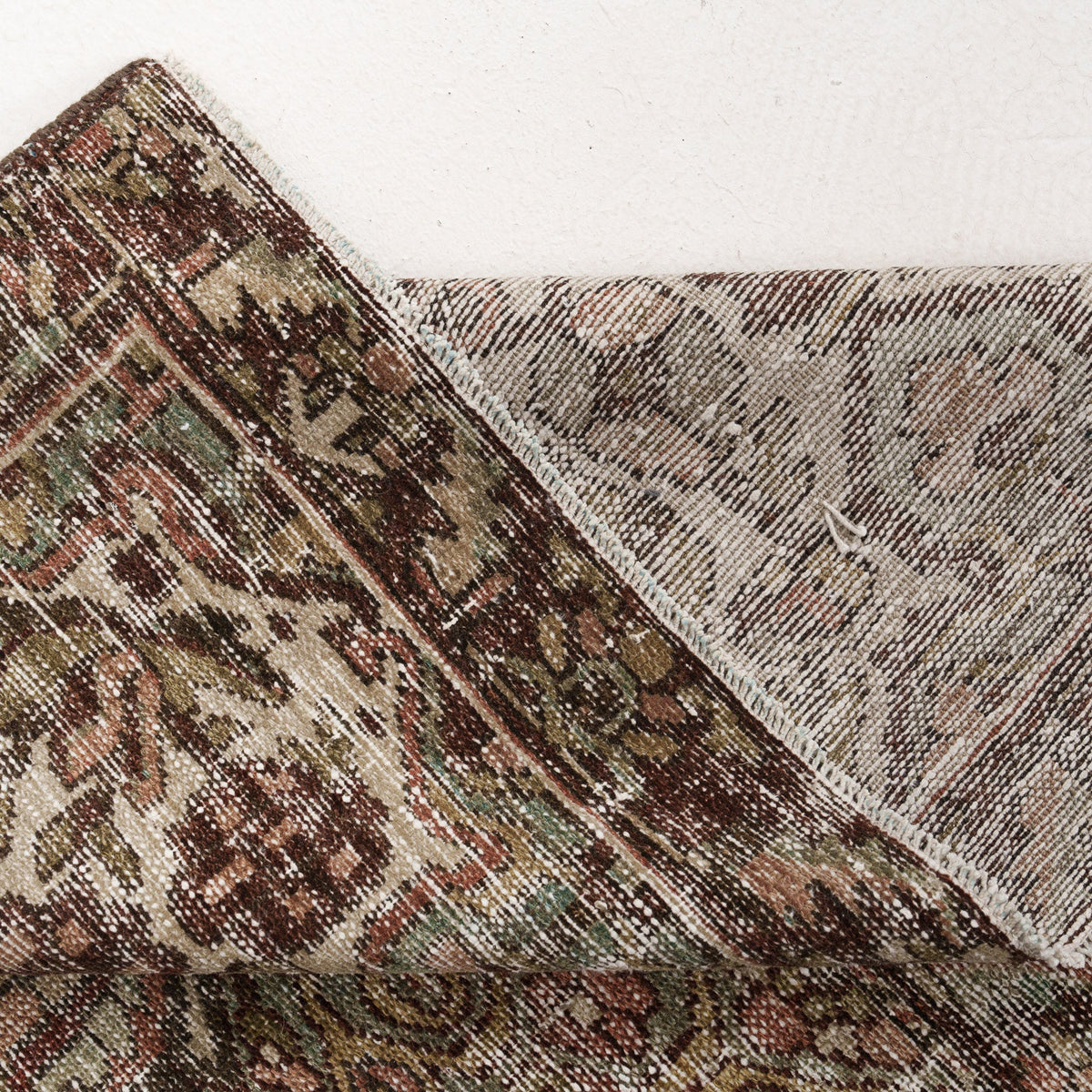 Bahtiyari Green Area Rug