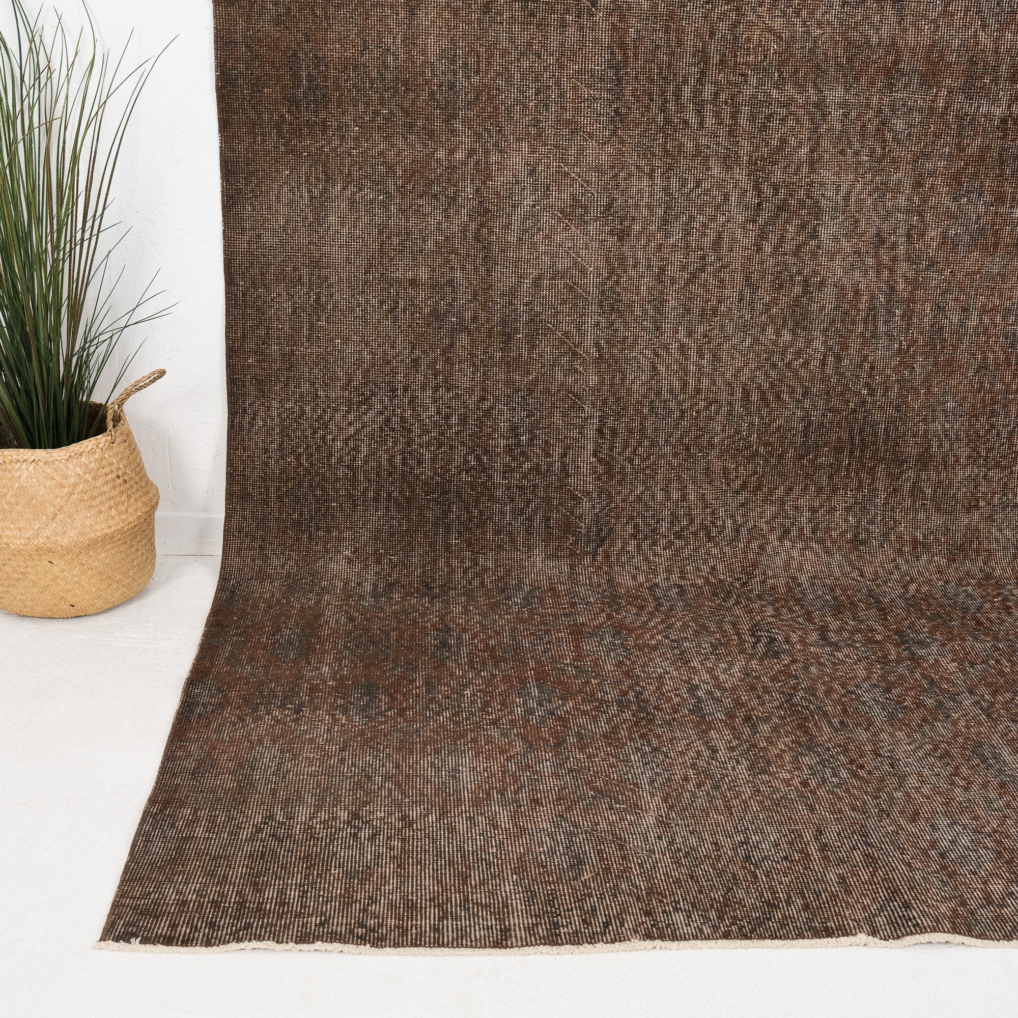 Valiryn - Vintage Turkish Area Rug