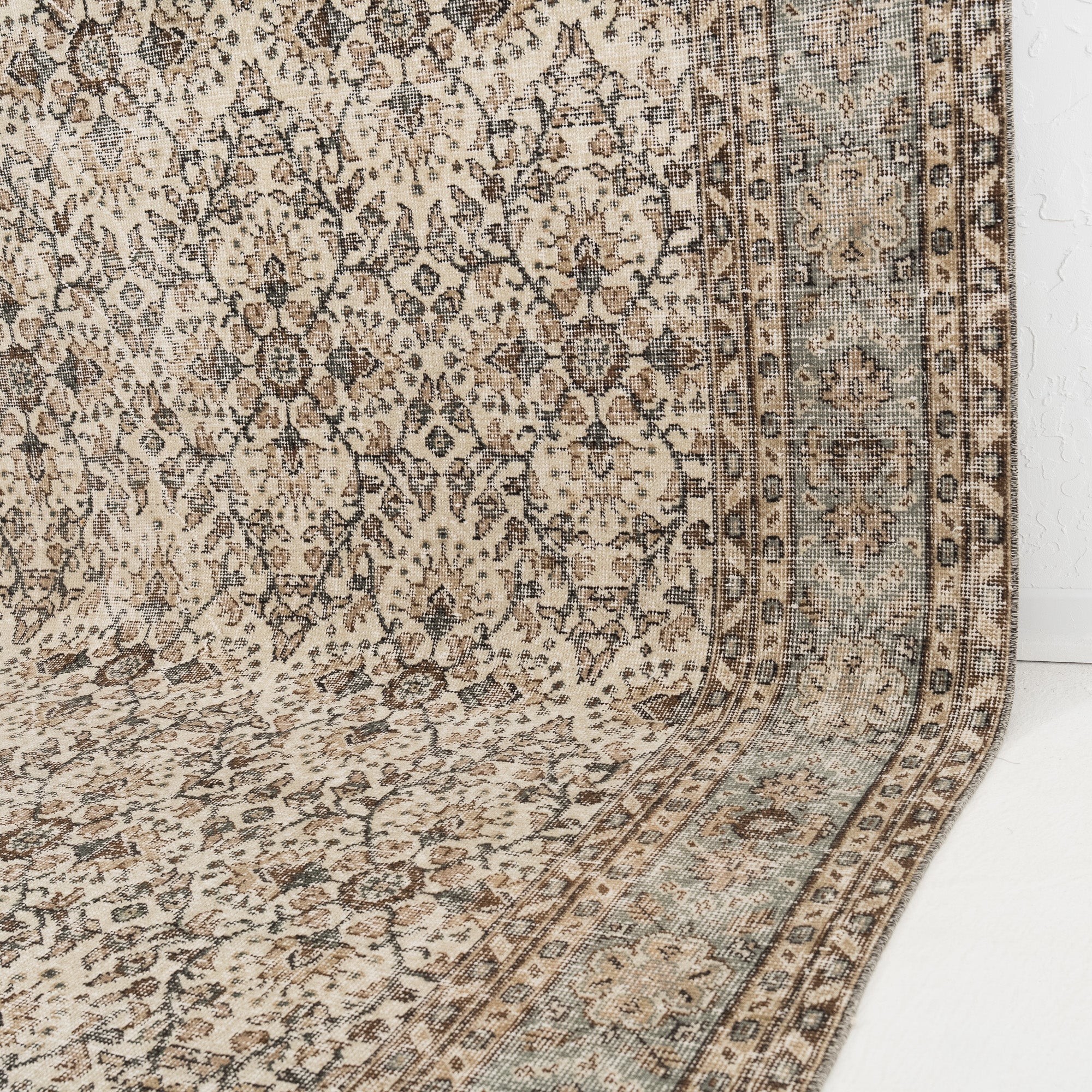 Mirelith - Vintage Turkish Area Rug