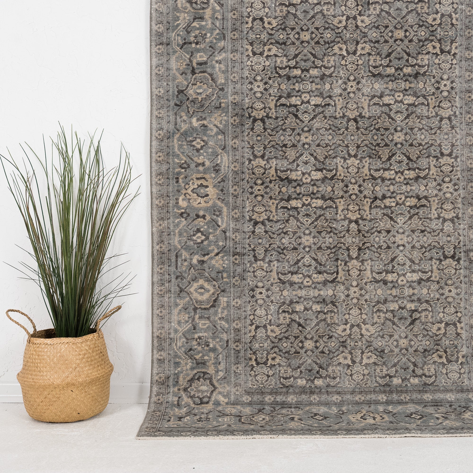 Iaeless - Vintage Turkish Area Rug