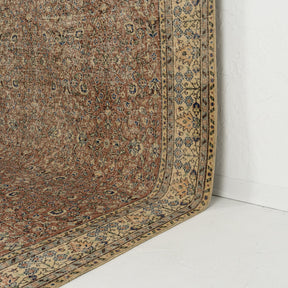 Classic area rug in 6x10 dimensions, crafted in turkish