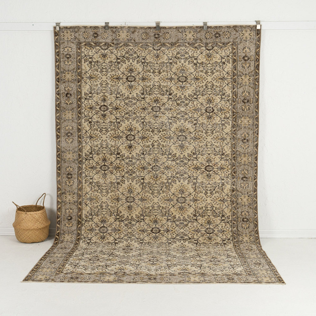 beige vintage 6x10 area rug - perfect for the living room, dining room, bedroom, office