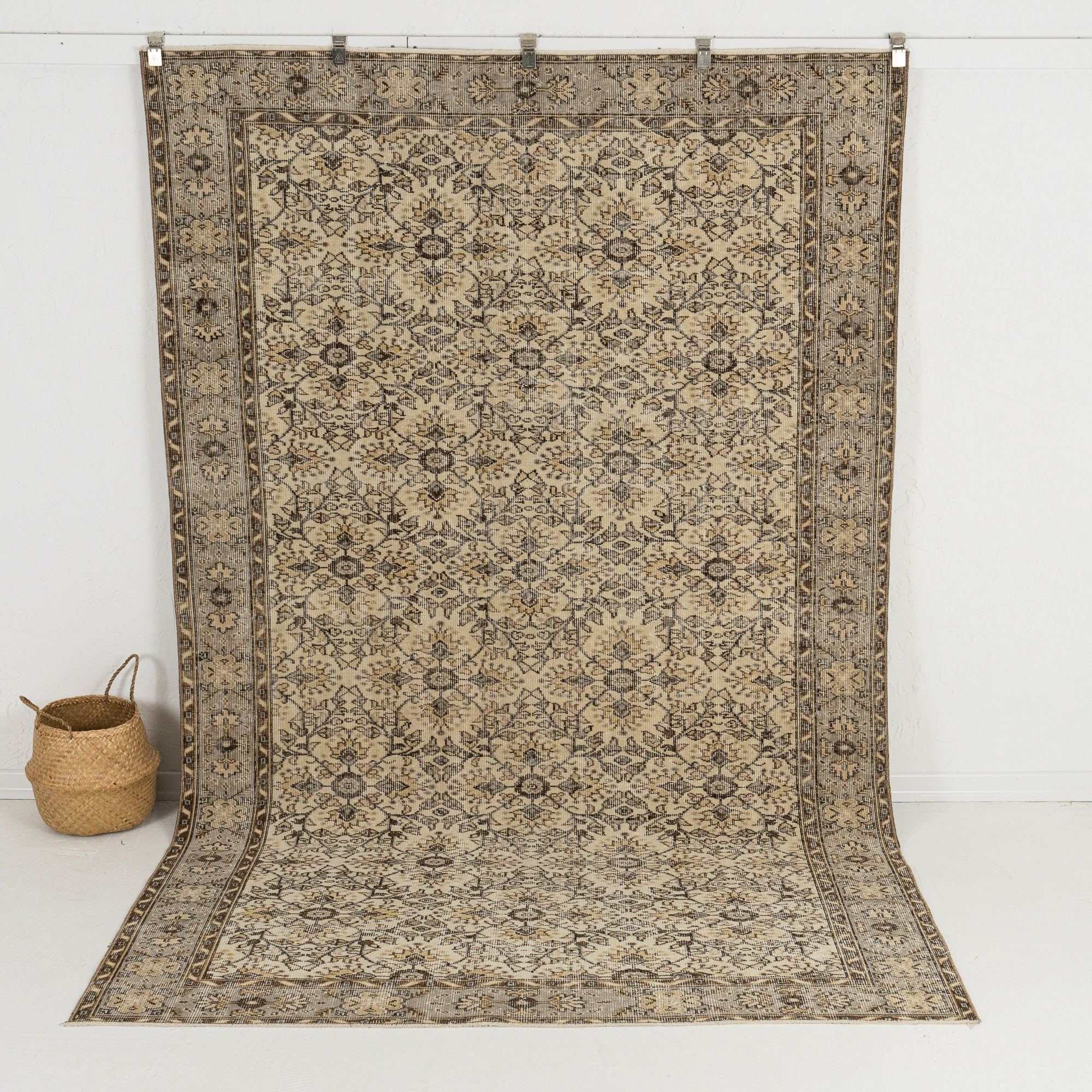Syrena - Dining Room Rug, Authentic Oriental Design