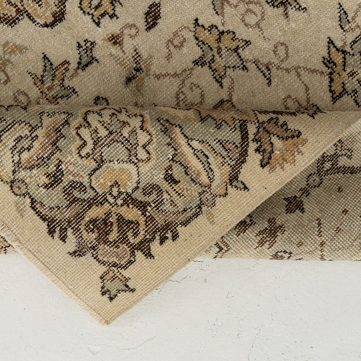 6x10 area rug with beautiful beige hues, from turkish