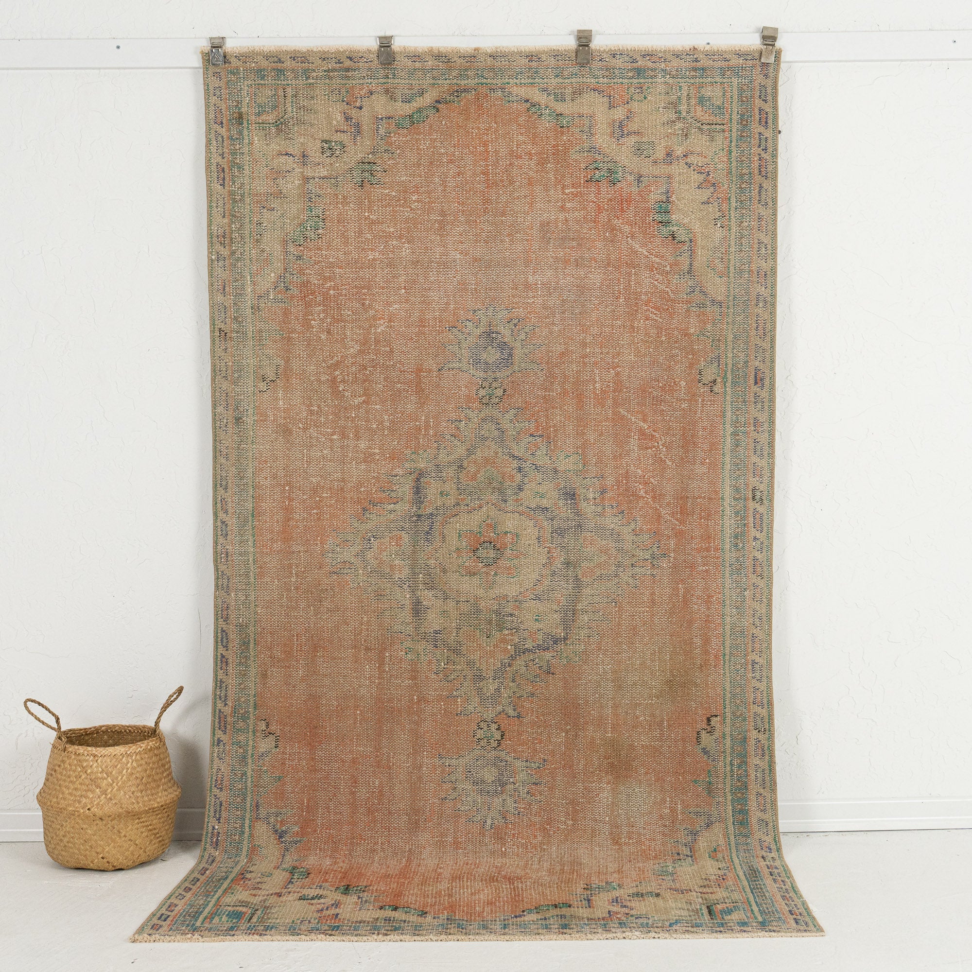 Kaelis - Oriental Rug, Exquisite Antique Design