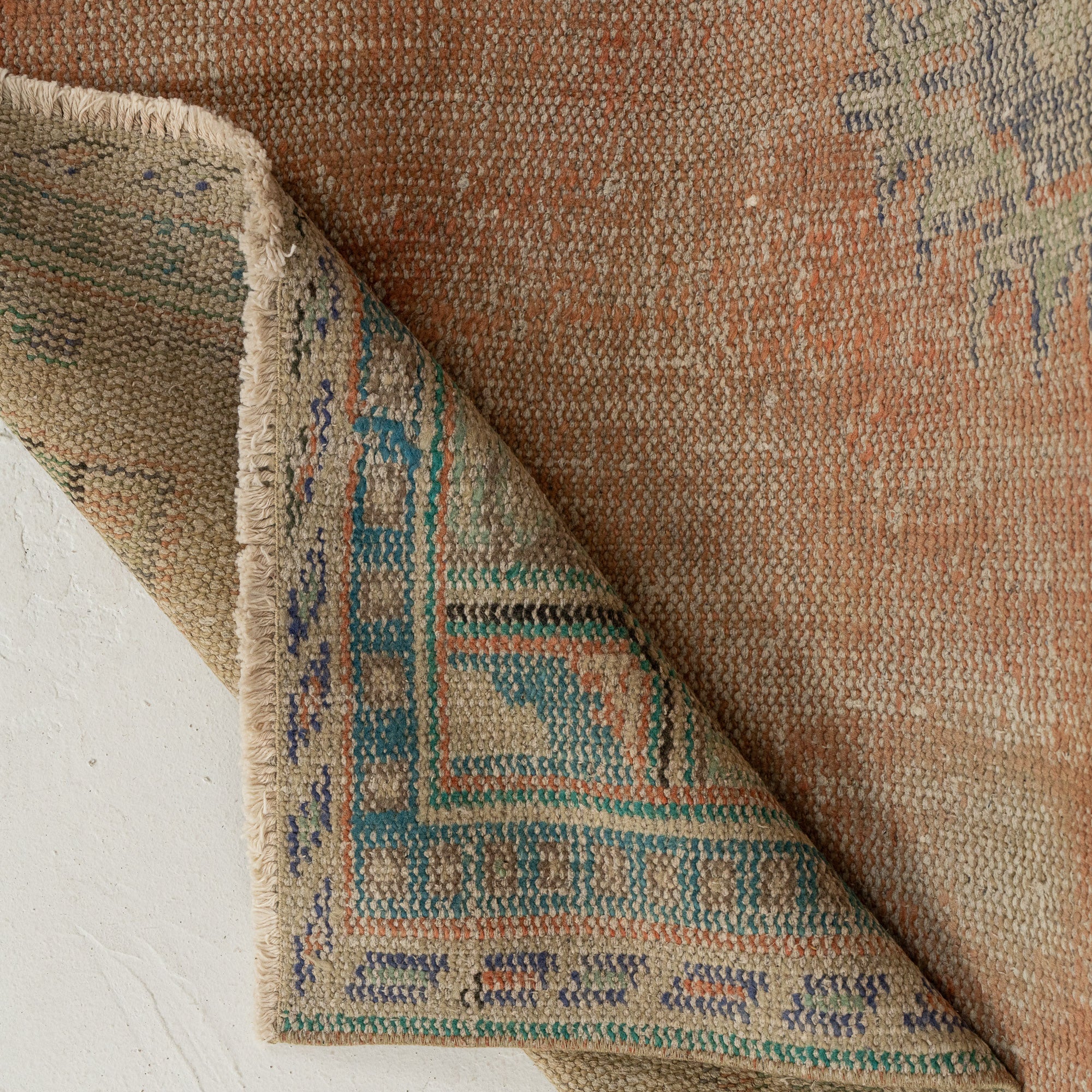 Kaelis - Turkish Rug, Authentic and Vintage