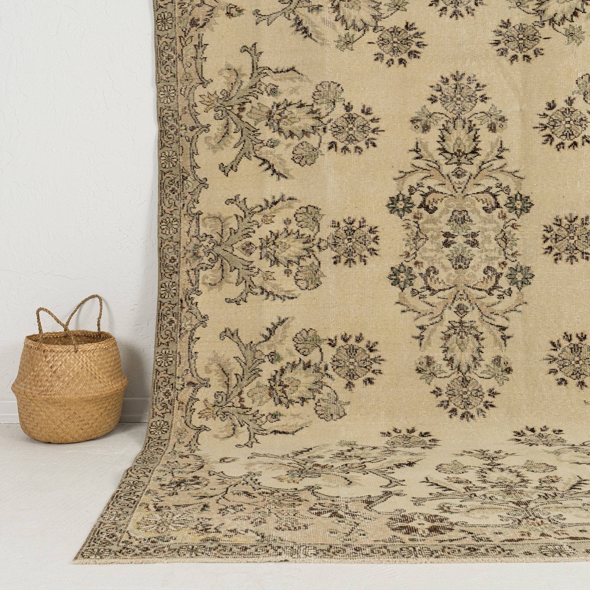 Rhoswen - Vintage Persian Rug, Handwoven Masterpiece