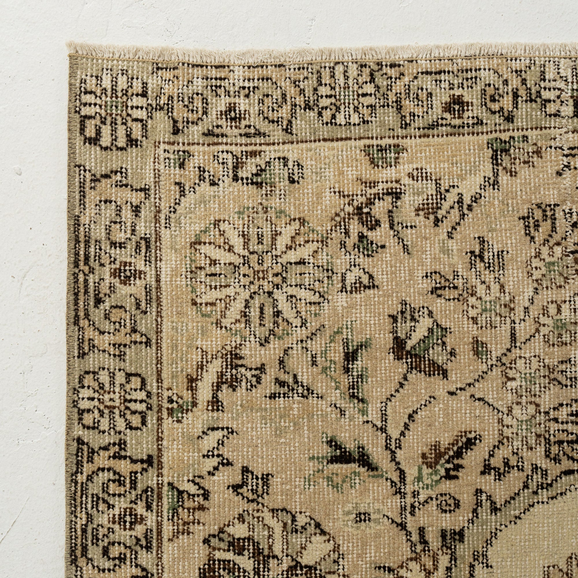 Rhoswen - Turkish Rug, Authentic and Vintage