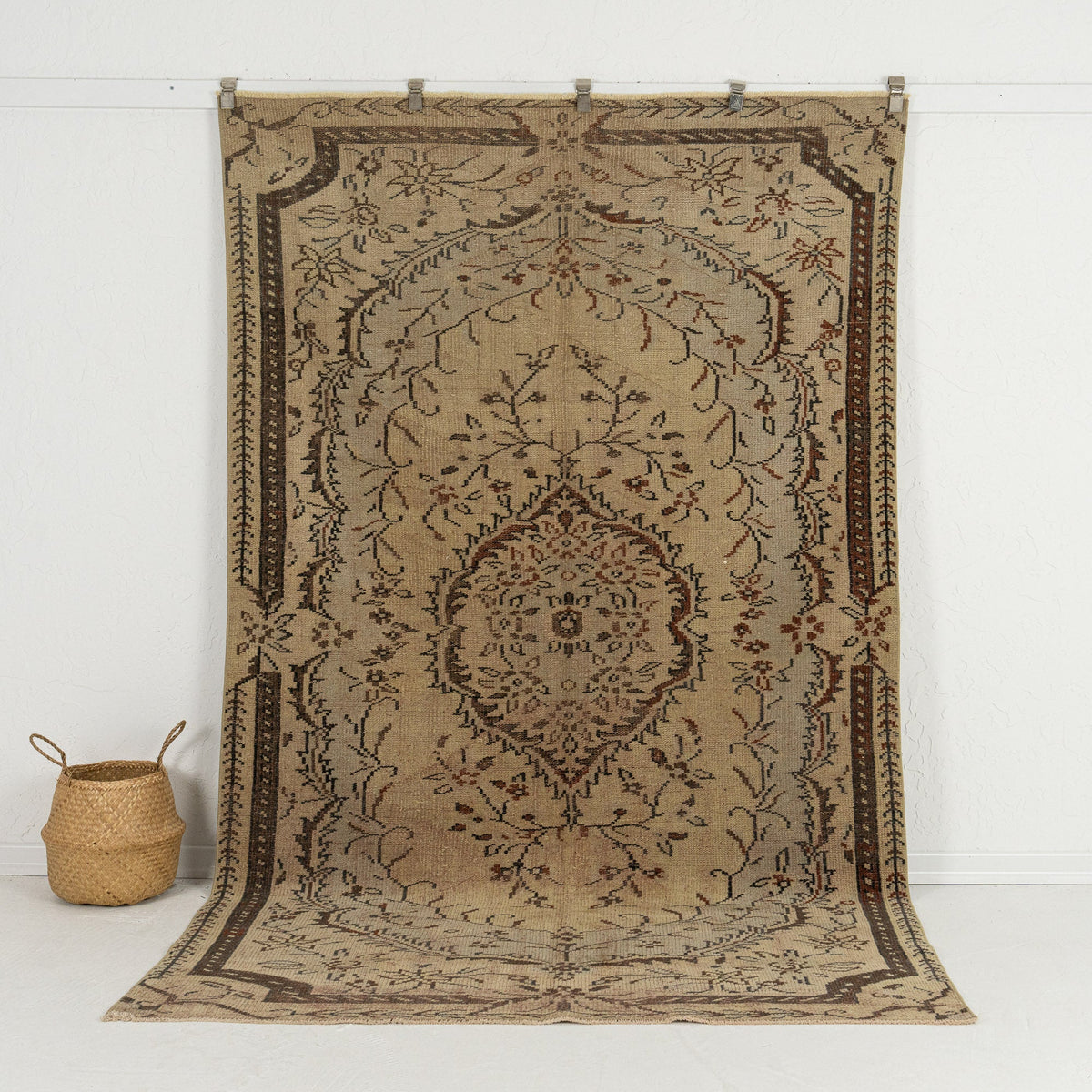 beige vintage 6x9 area rug - perfect for the living room, bedroom, dining room