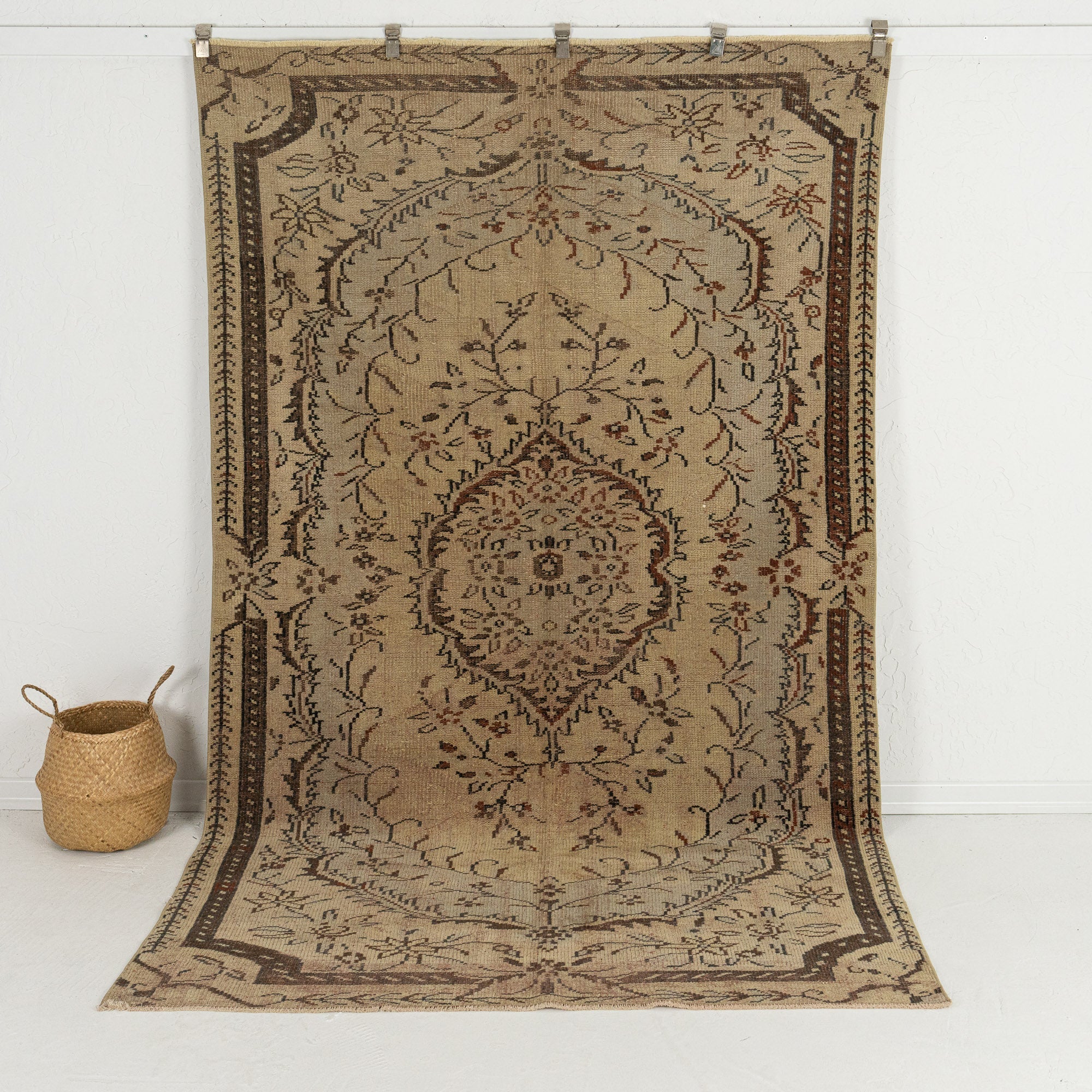Erielle - Persian Rug, Handcrafted & Timeless