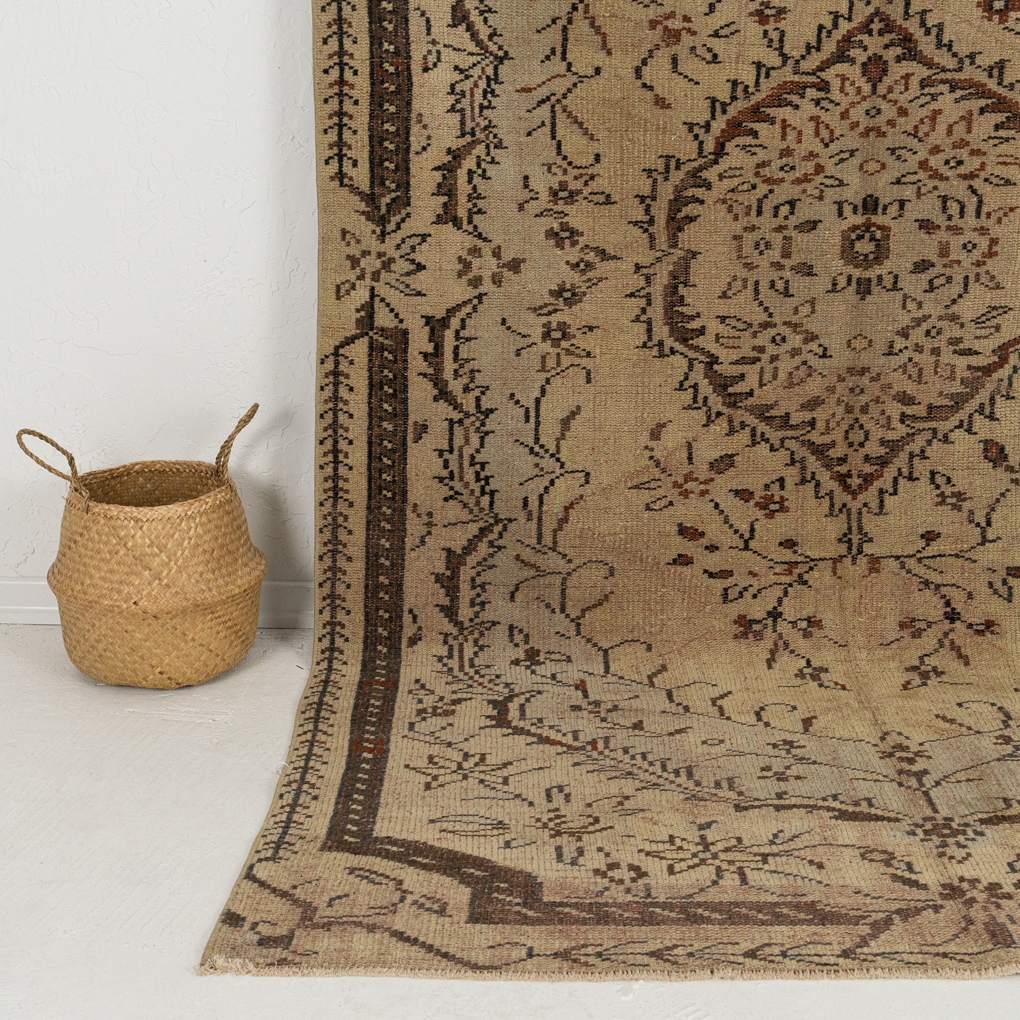 Erielle - Dining Room Rug, Elegant Oriental Style