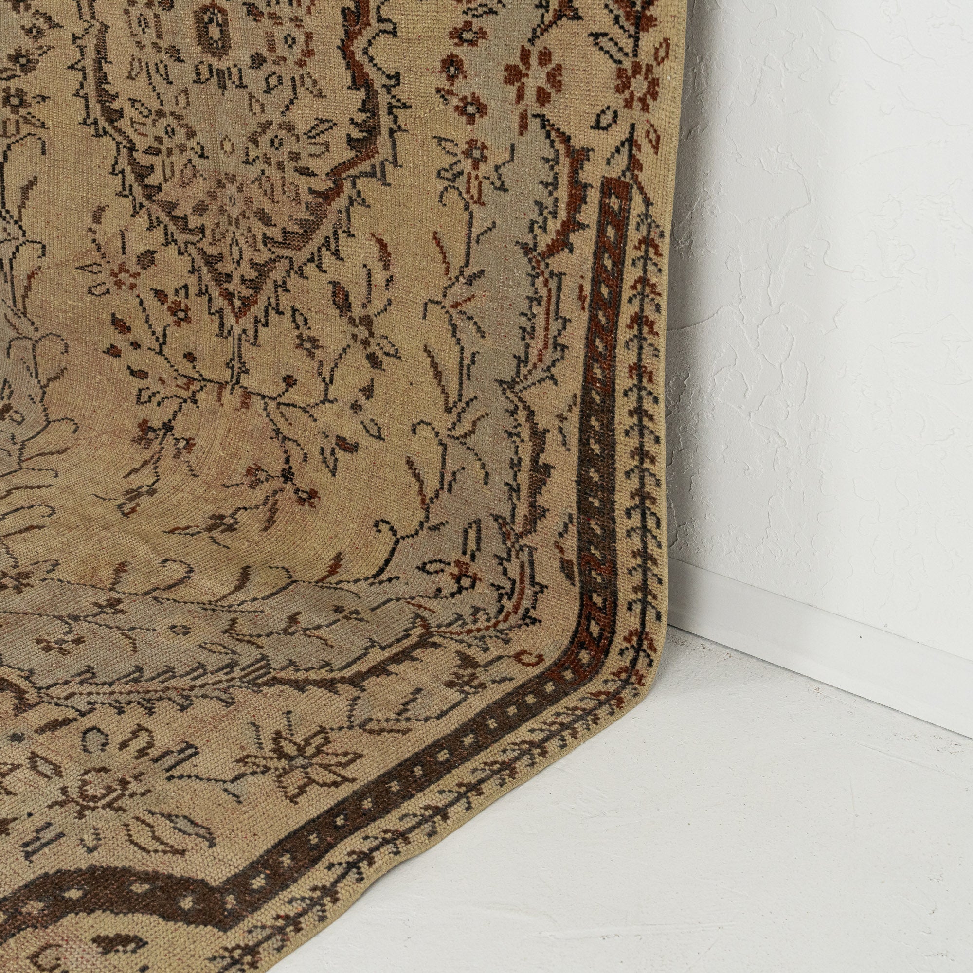 Erielle - Persian Rug, Handcrafted & Timeless