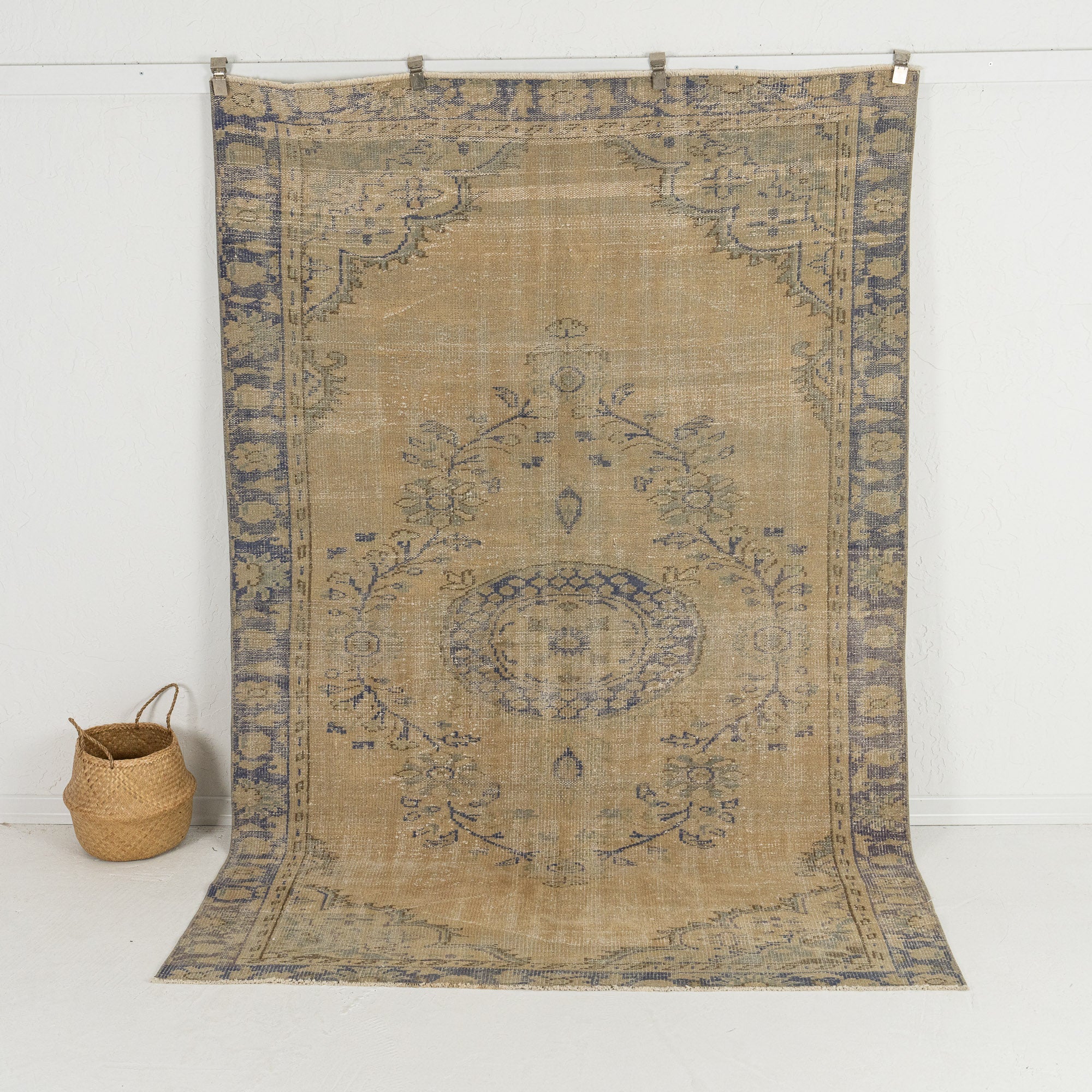 Emeris - Dining Room Rug, Authentic Oriental Design