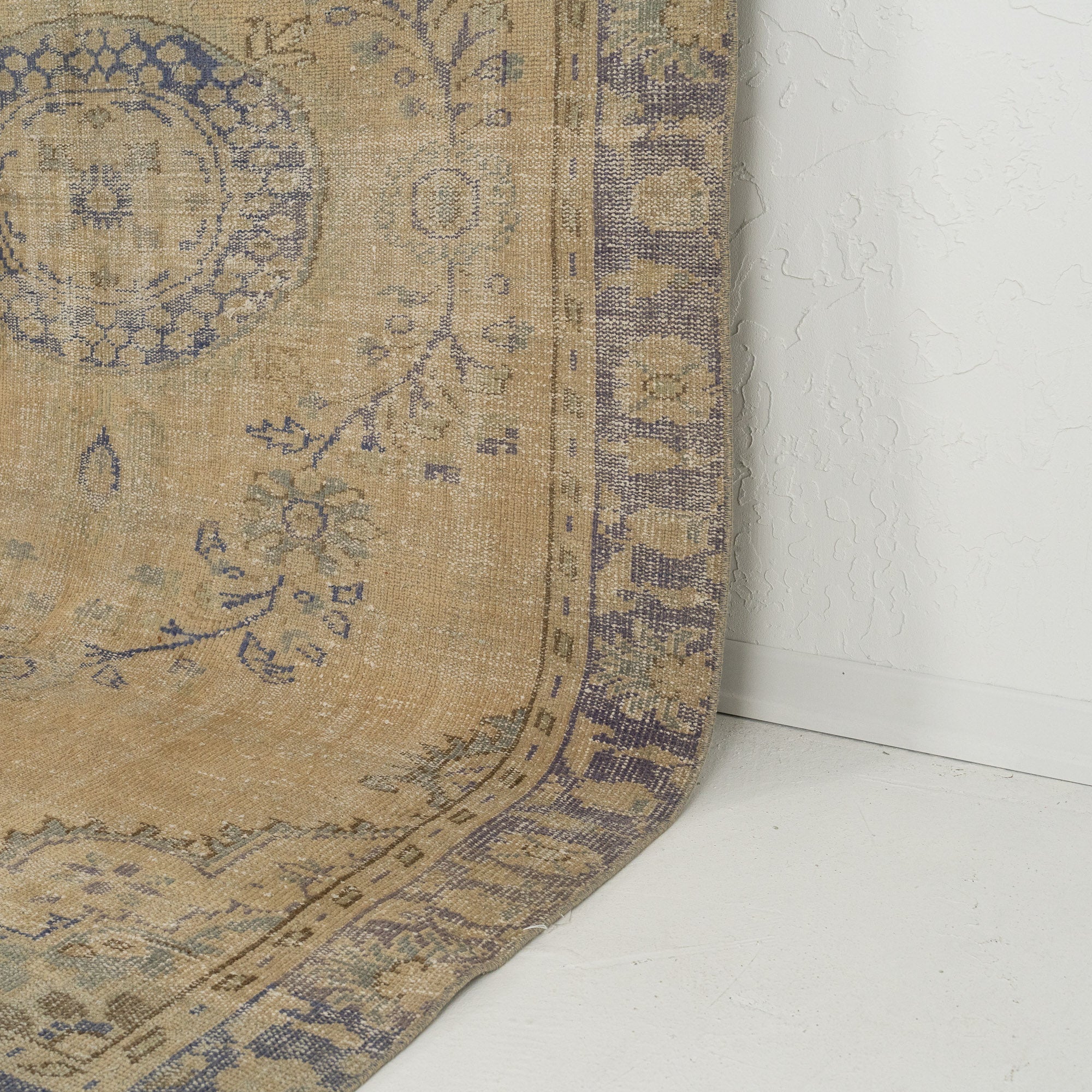 Emeris - Oriental Vintage Rug, Collector's Edition