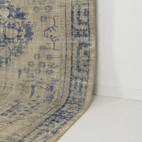 Classic area rug in 7x10 dimensions, crafted in turkish