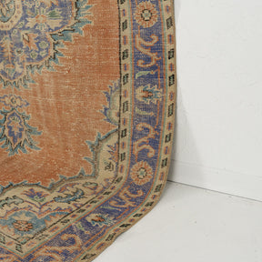 Classic area rug in 5x8 dimensions, crafted in turkish