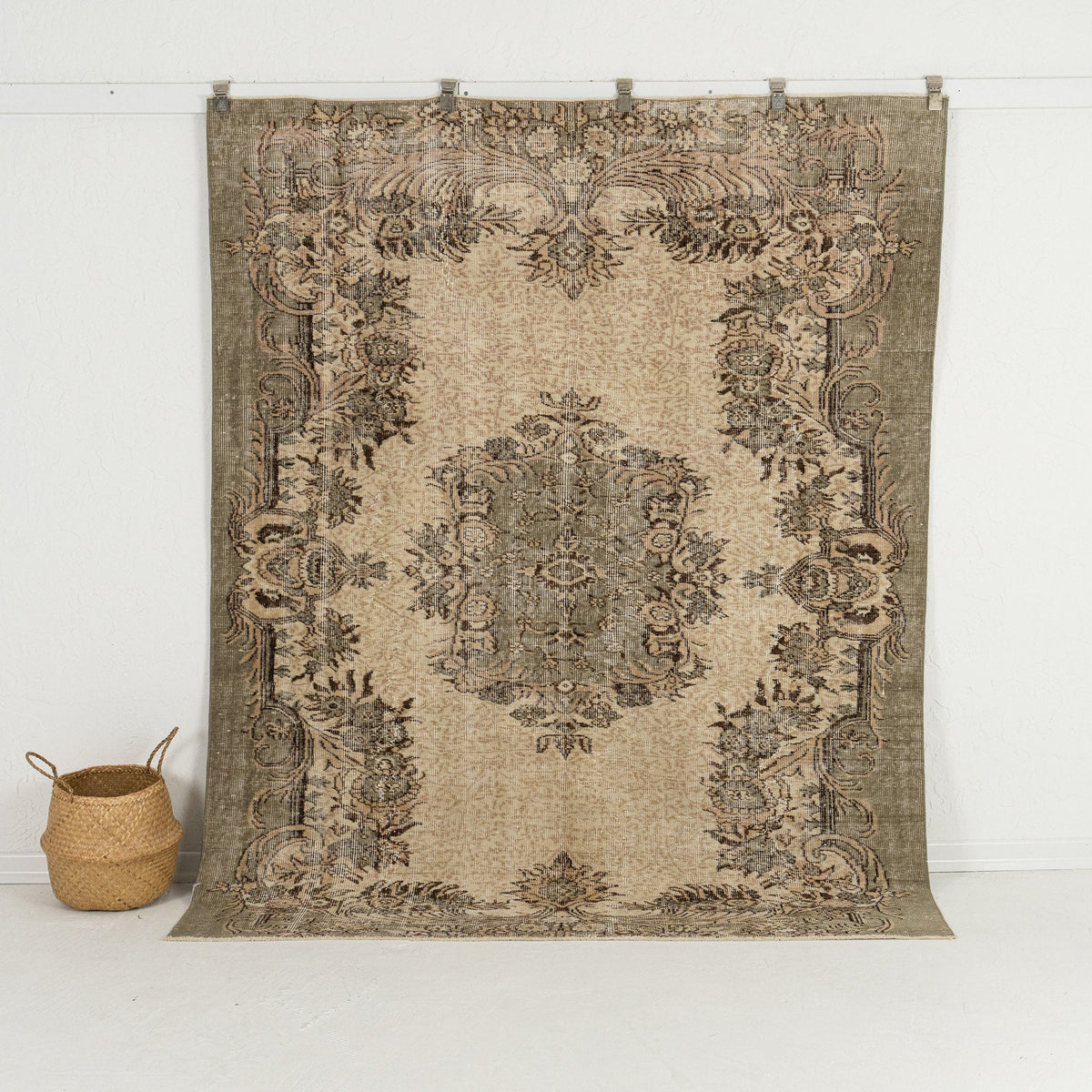 beige vintage 6x8 area rug - perfect for the 