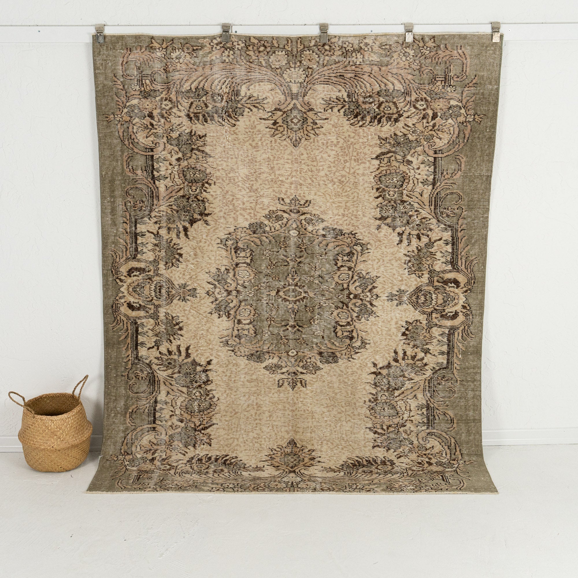 Solenne - Turkish Rug, Authentic and Vintage