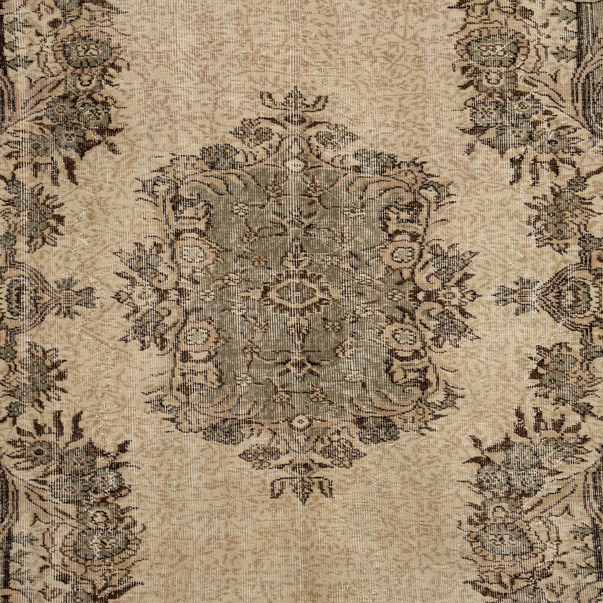Solenne - Oriental Rug, Exquisite Antique Design