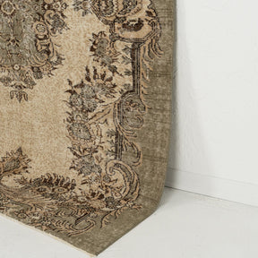 Classic area rug in 6x8 dimensions, crafted in turkish