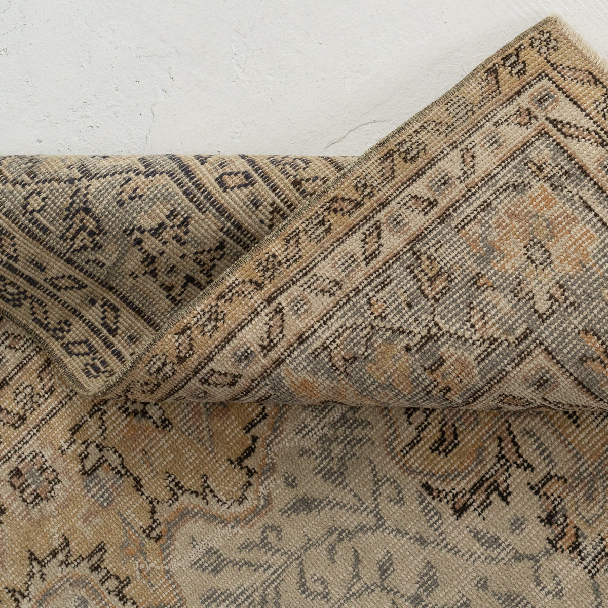 6x10 area rug with beautiful beige hues, from turkish