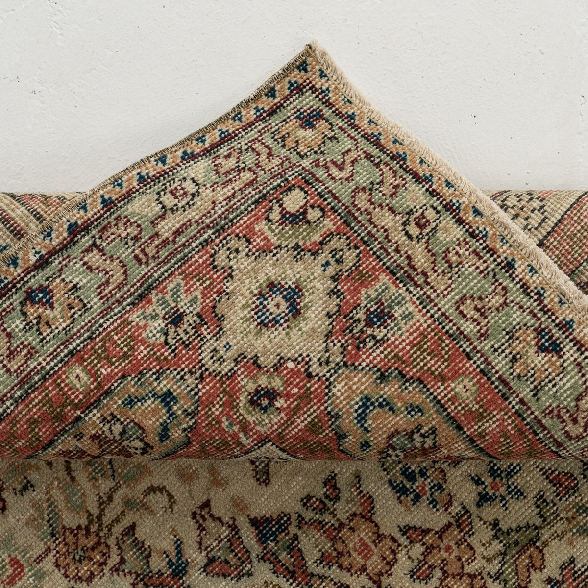 7x10 area rug with beautiful beige hues, from turkish