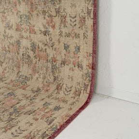 Classic area rug in 5x9 dimensions, crafted in turkish