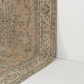 Classic area rug in 7x10 dimensions, crafted in turkish