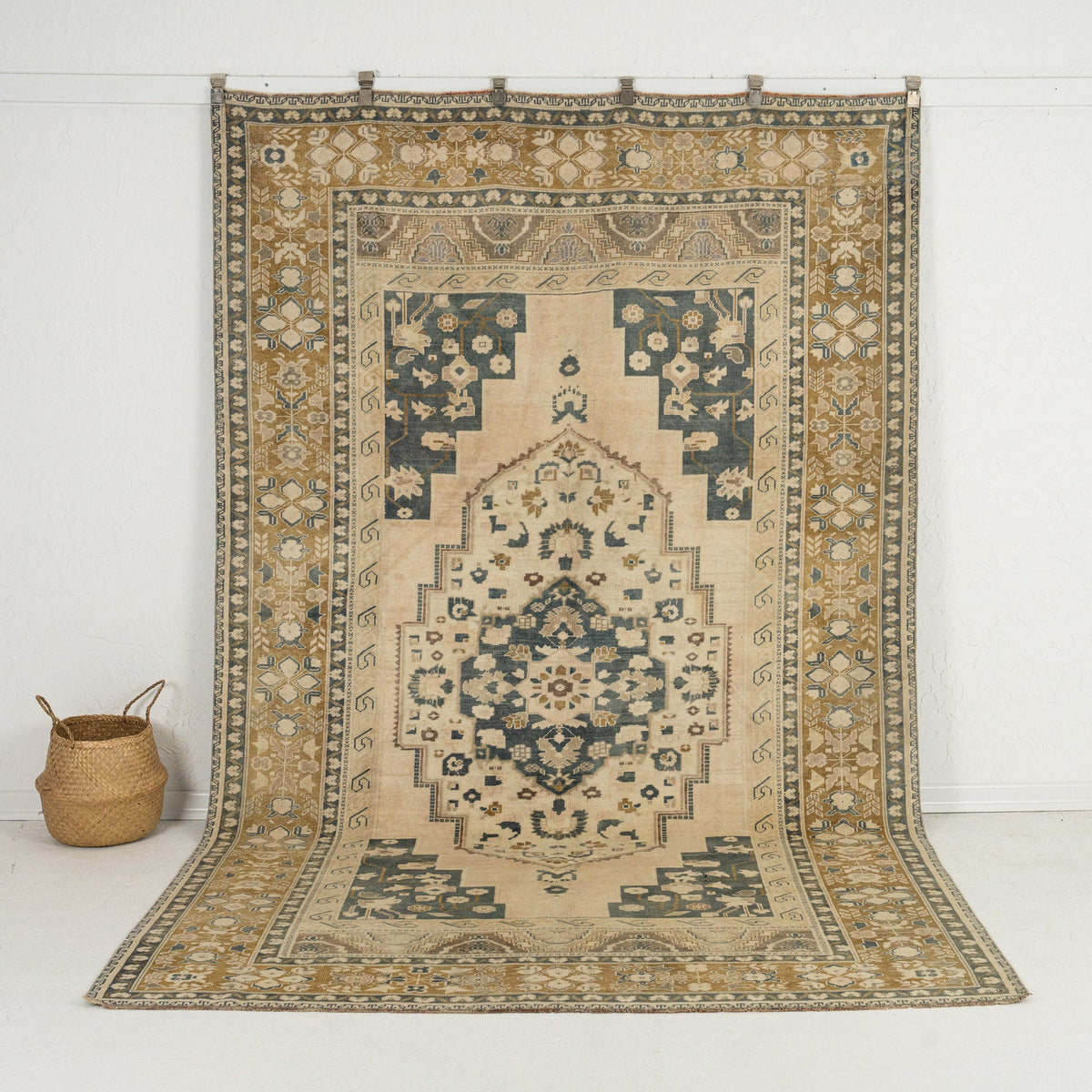 beige vintage 6x10 area rug - perfect for the living room, dining room, bedroom, office