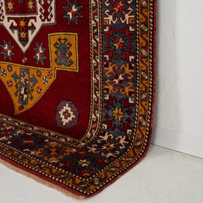 Classic area rug in 6x8 dimensions, crafted in turkish