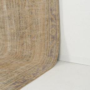 Classic area rug in 6x10 dimensions, crafted in turkish