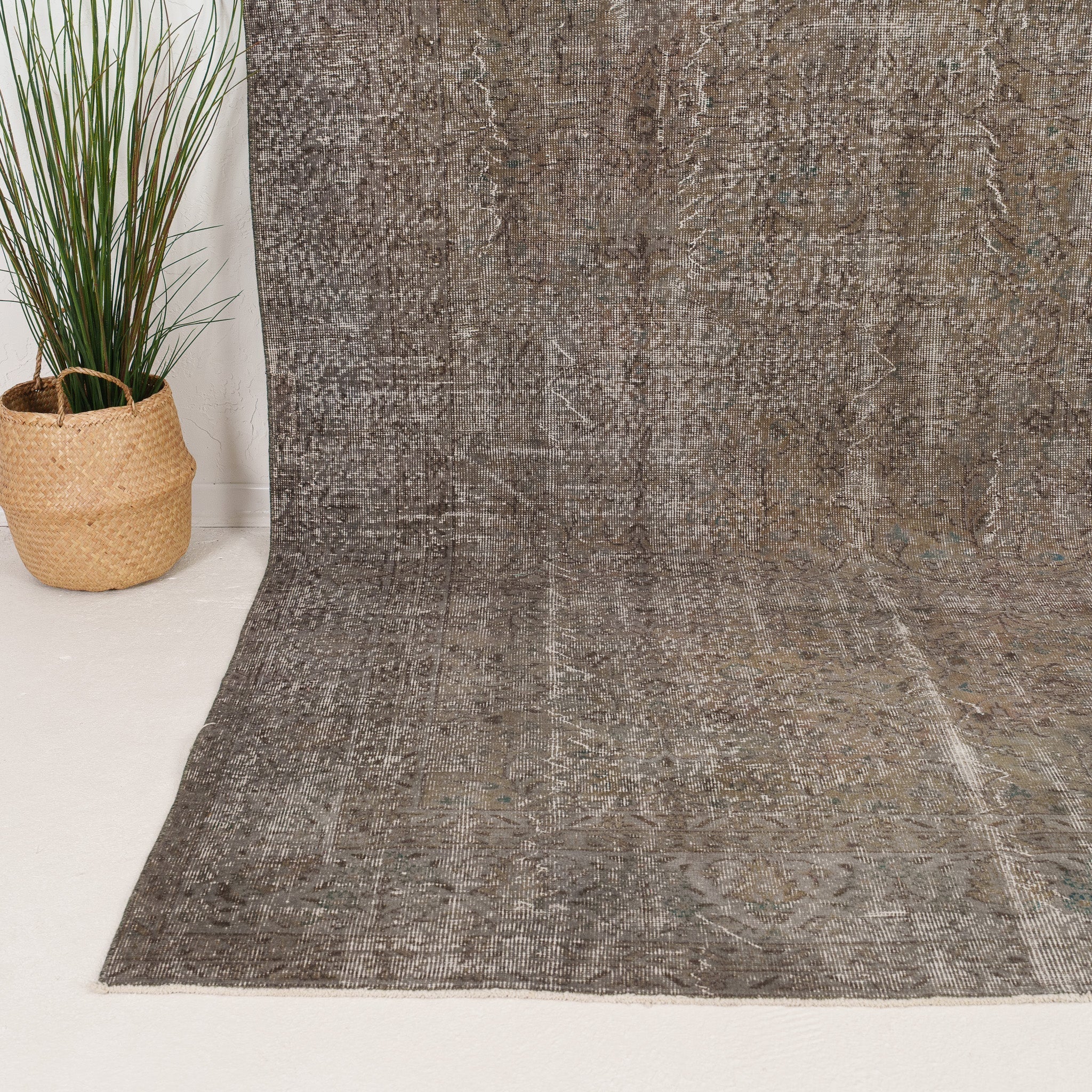 7' x 10' - Vintage Turkish Area Rug, Beige - Aisora | Kuden Rugs
