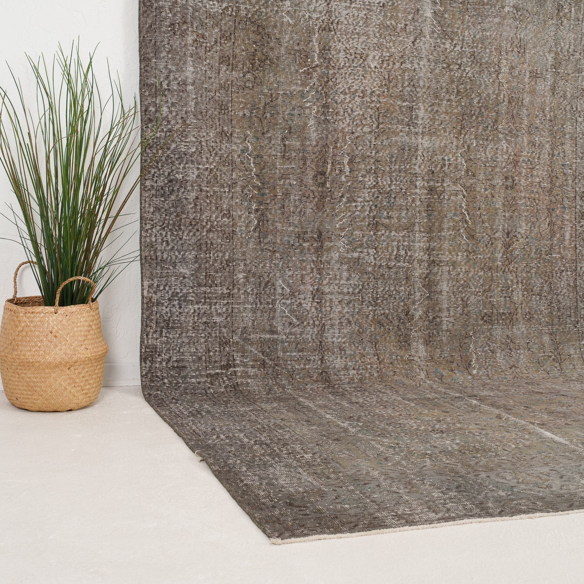 7' x 10' - Vintage Turkish Area Rug, Beige - Aisora | Kuden Rugs