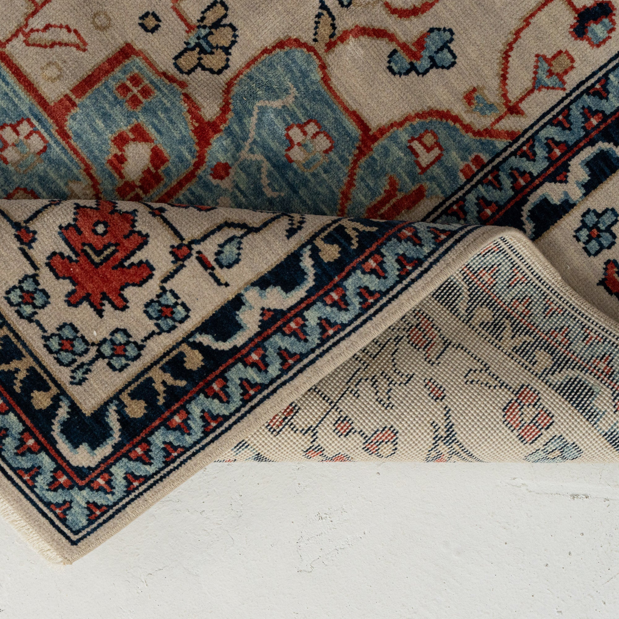 Lenira - Oriental Rug, Exquisite Antique Design