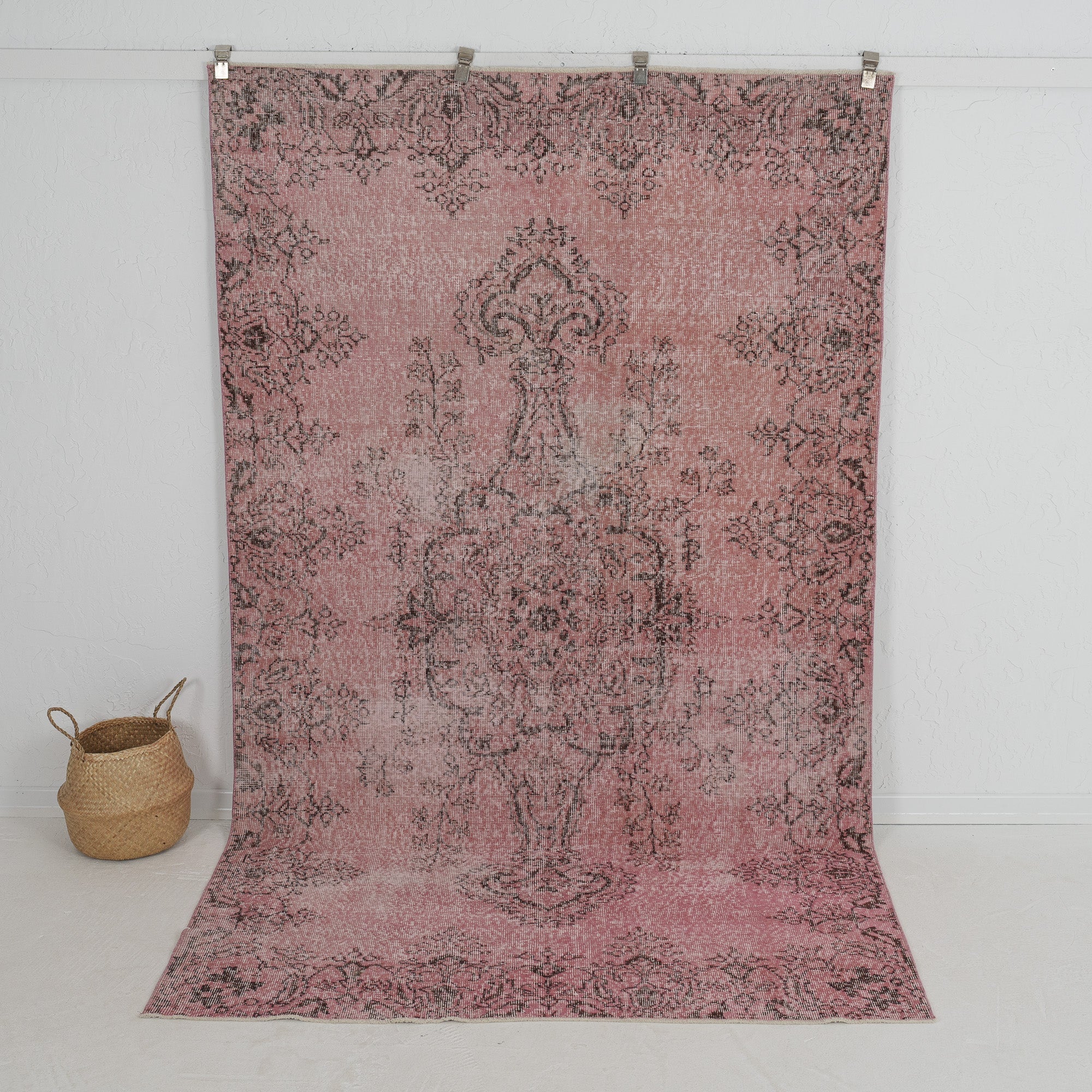 Arrietty - Dining Room Rug, Elegant Oriental Style