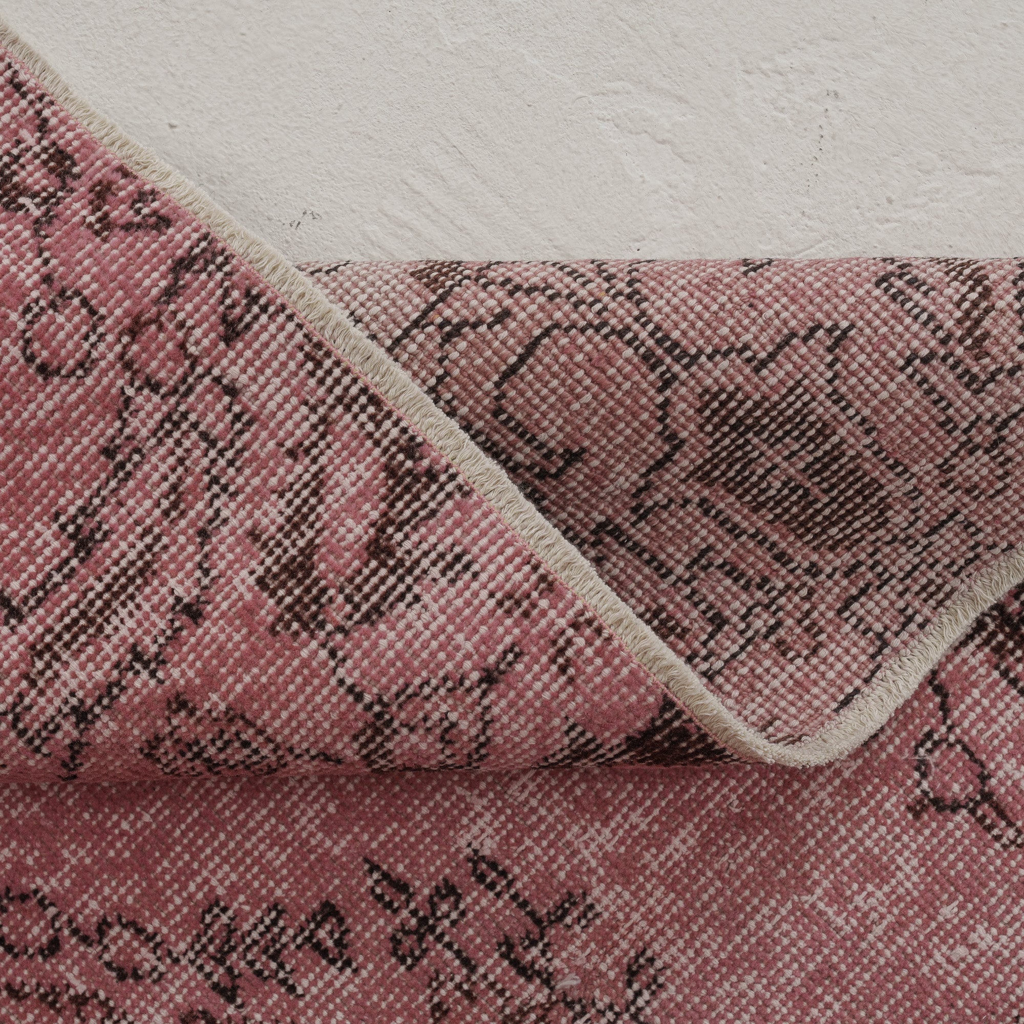 Arrietty - Oriental Rug, Exquisite Antique Design