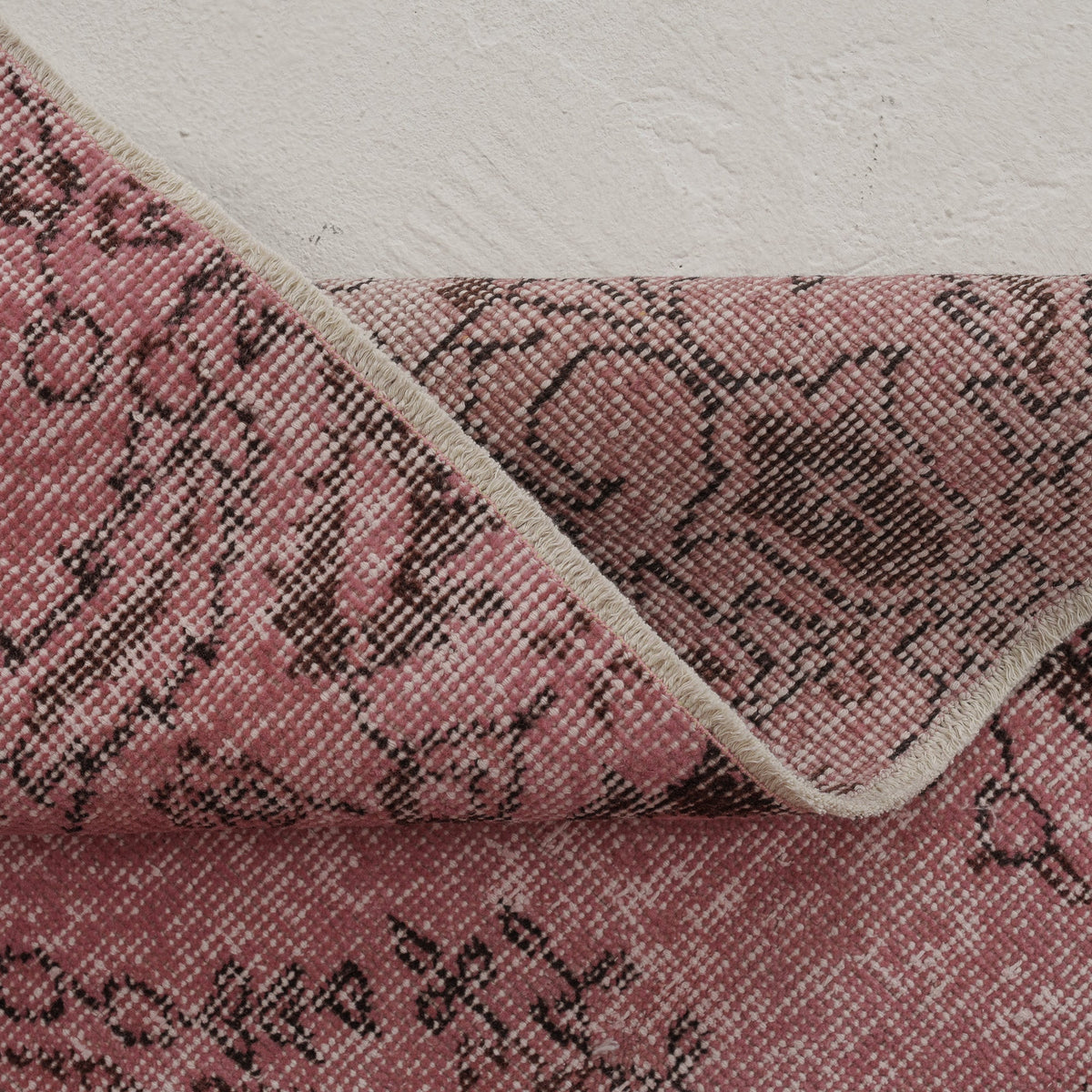 Arrietty - Oriental Rug, Exquisite Antique Design