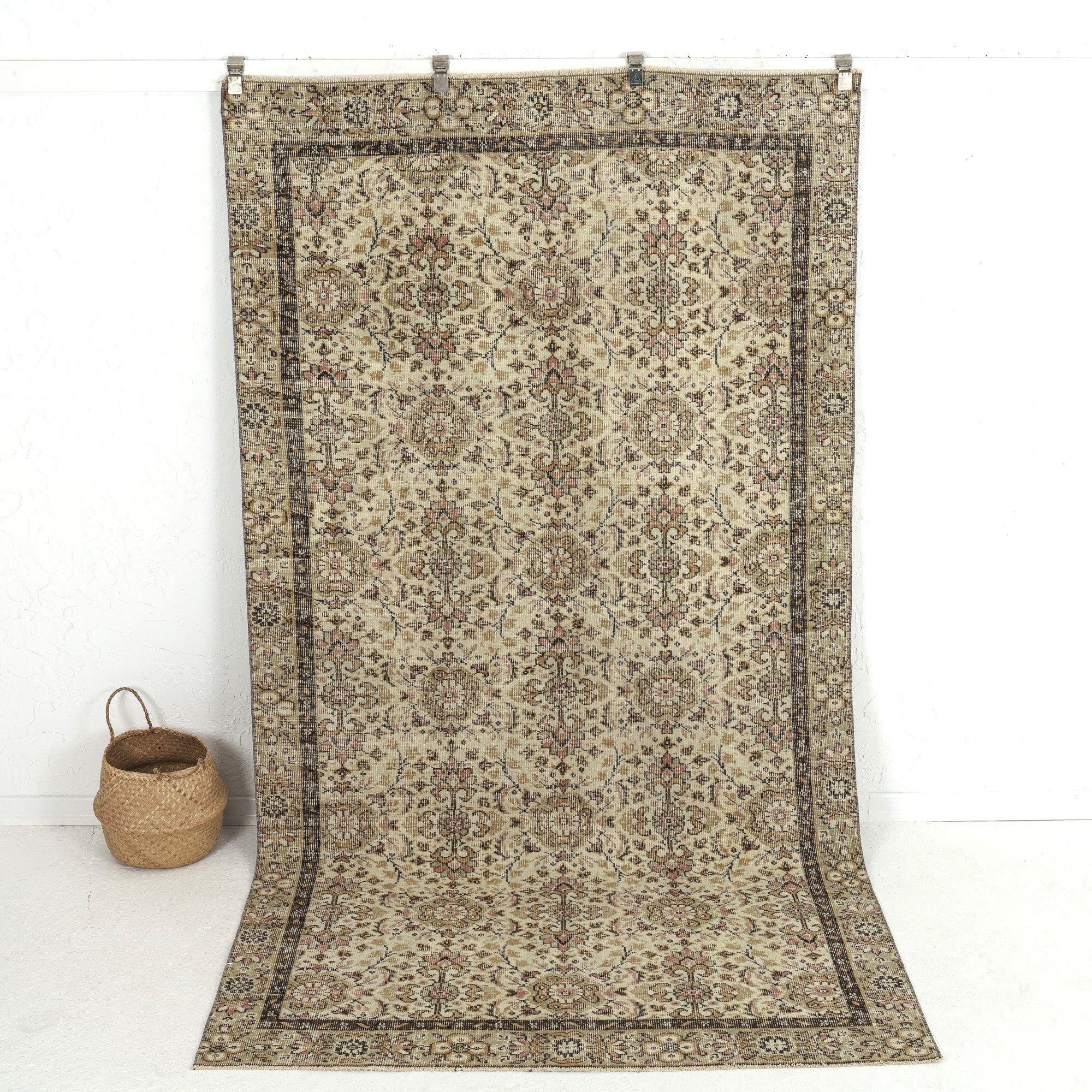 Venira - Oriental Rug, Timeless & Exquisite