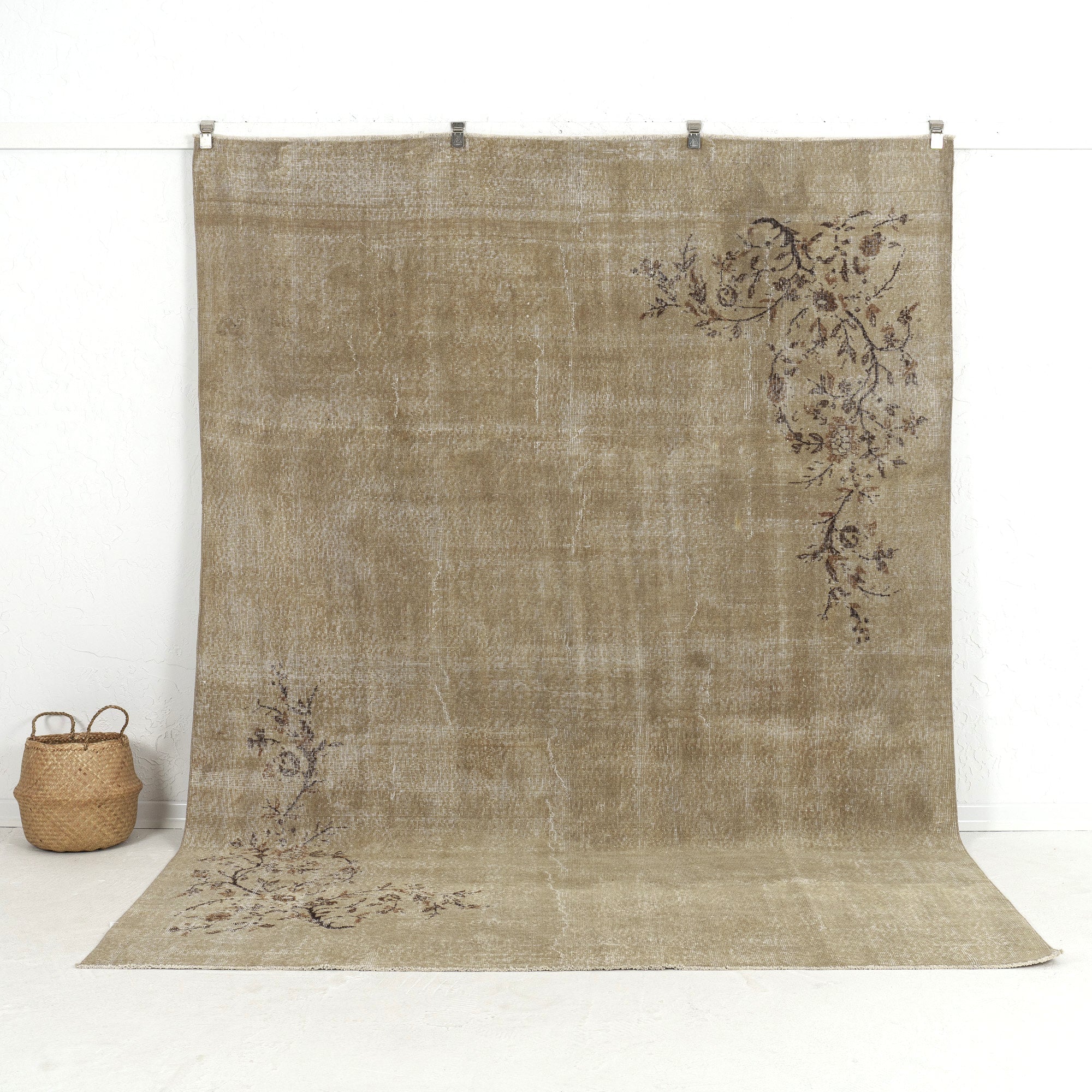 beige vintage 7x10 area rug - perfect for the living room, bedroom, entryway, office, kitchen & dining