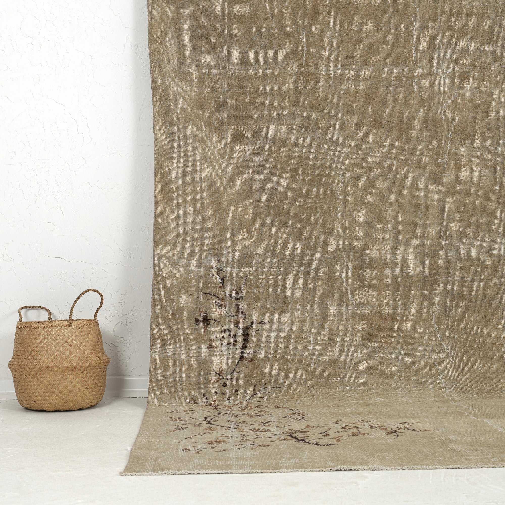 Authentic 7x10 area rug from turkish, in subtle beige tones