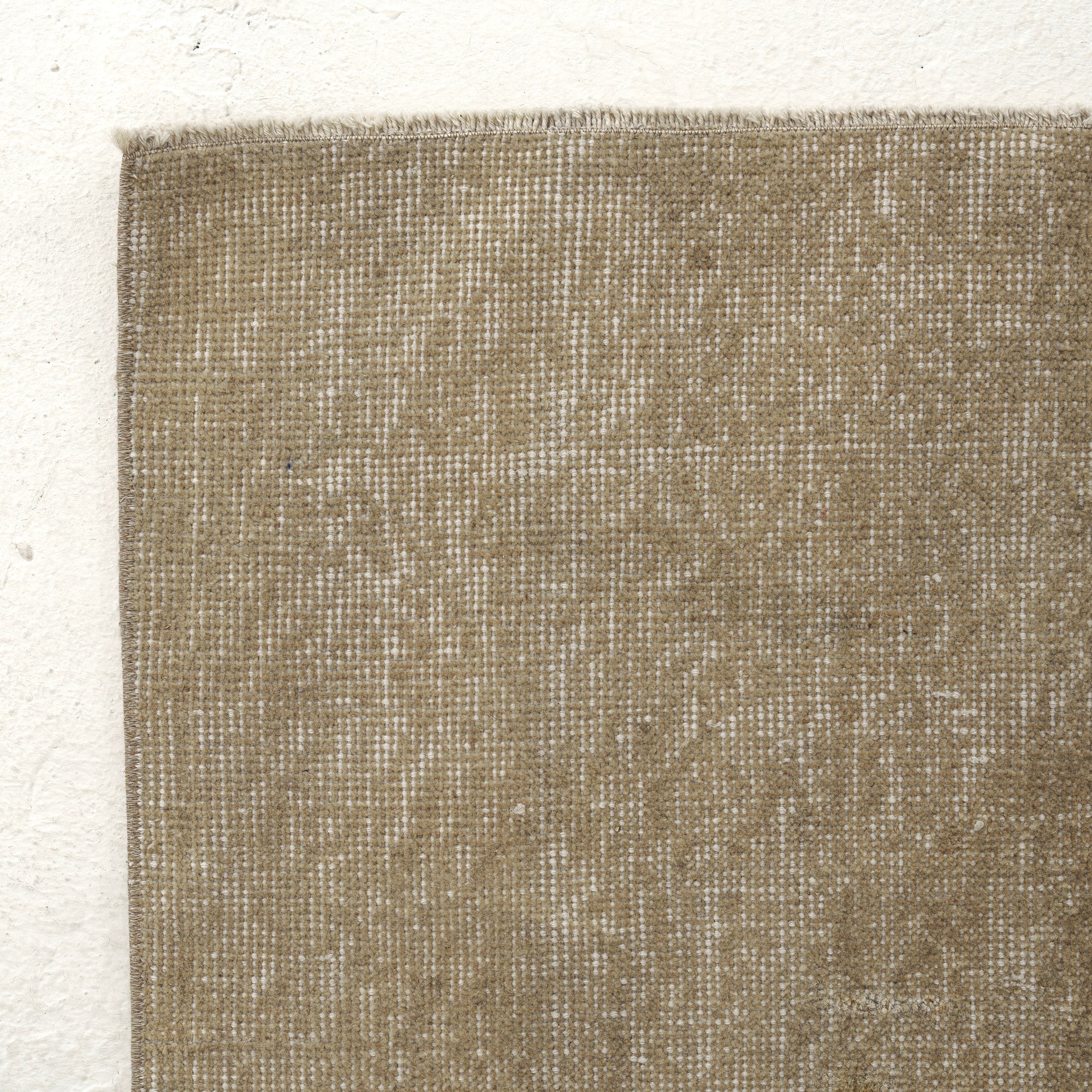 Classic area rug in 7x10 dimensions, crafted in turkish