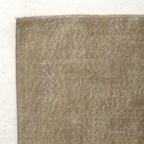 Classic area rug in 7x10 dimensions, crafted in turkish
