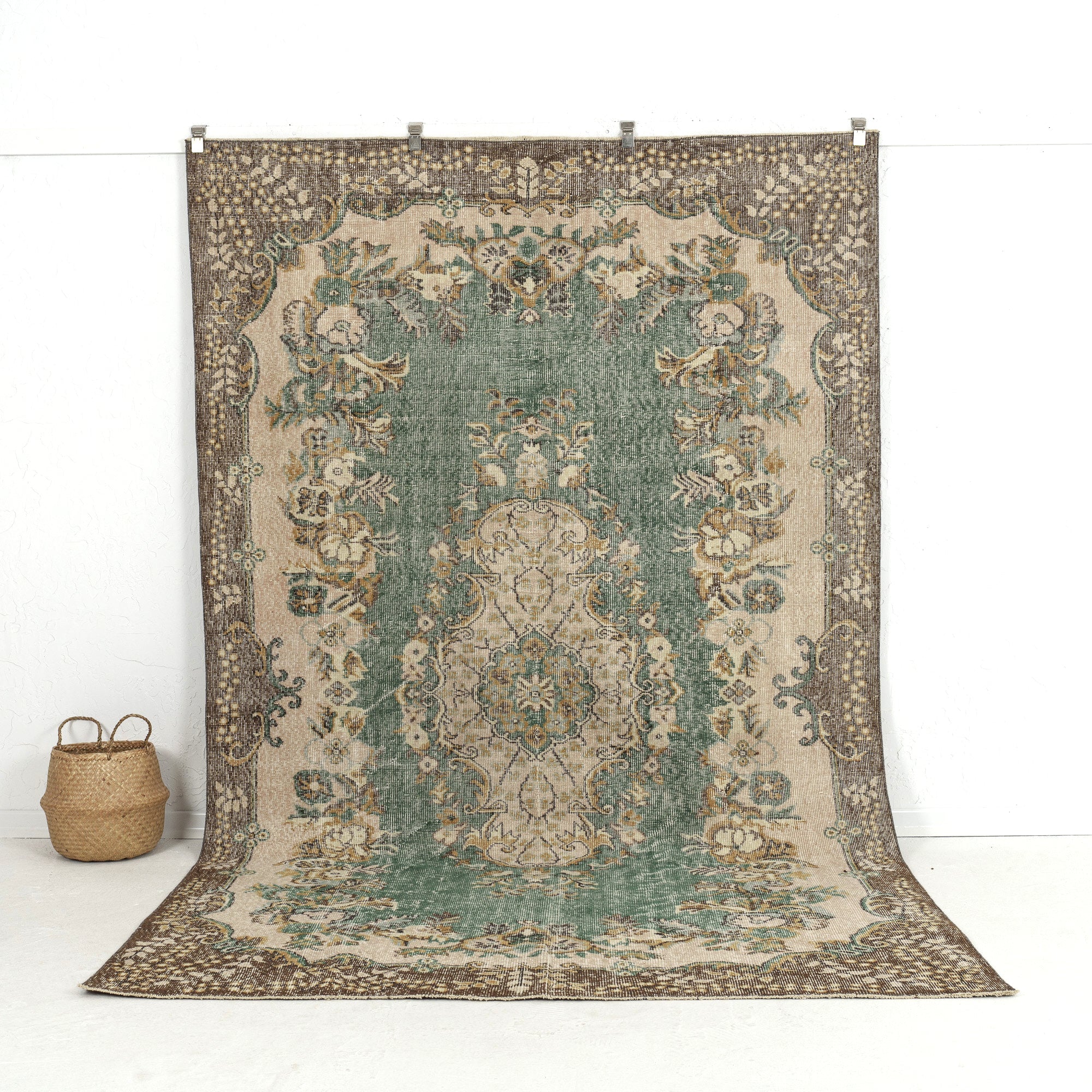 green vintage 6x10 area rug - perfect for the living room, bedroom, entryway, office, kitchen & dining