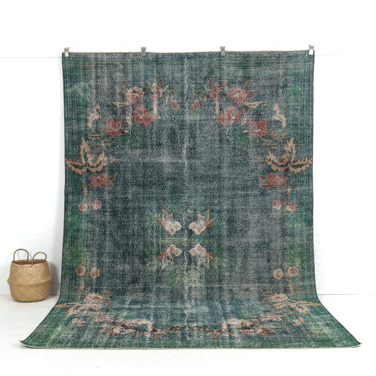 green vintage 7x10 area rug - perfect for the living room, bedroom, entryway, office, kitchen & dining